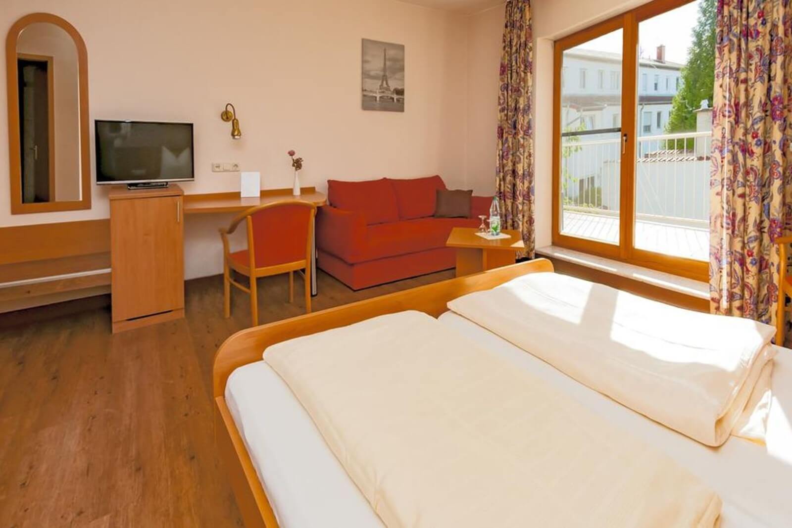 doppelzimmer-komfort-hotel-pension-bett-fruehstueck-riedstadt3